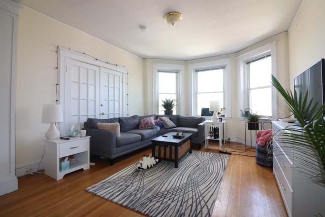 Living room - Spacious 3bd Apartment Available in Washington Square! H/HW Included, Private Deck, Laundry Onsite