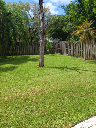 Large backyard - Cozy bedroom for rent