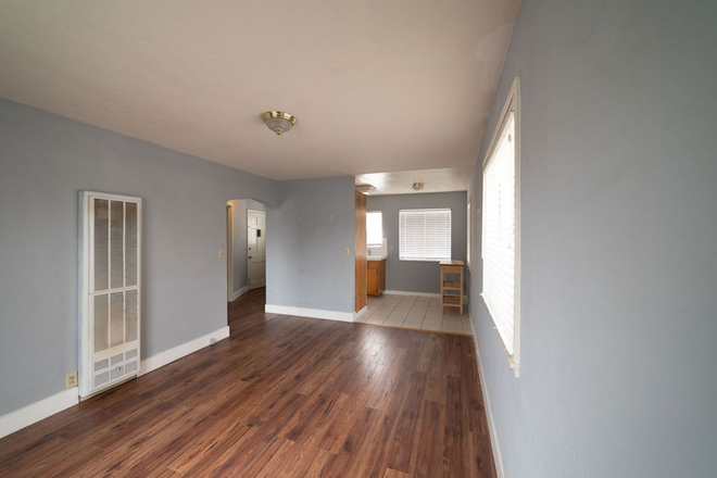  - 3233 Yosemite Ave.