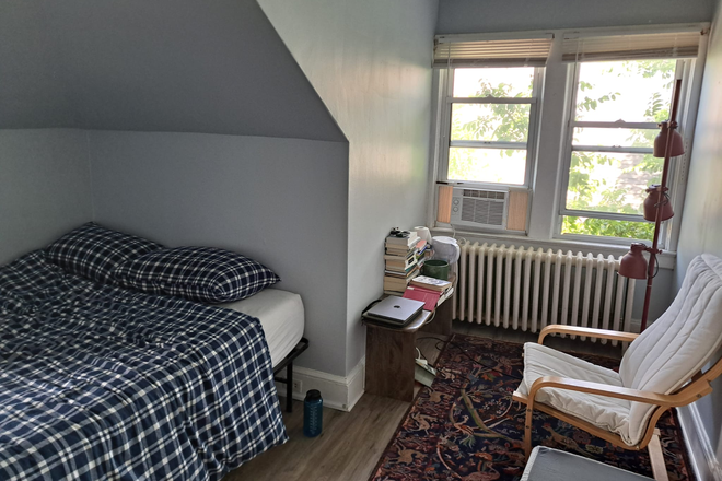 Space - Room in home-Wilton St-Princeton