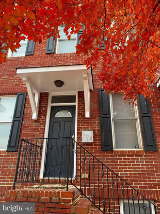 Front Entrance - spacious townhome for rent, only 2 munities walk to Johns Hopkins Medical Campus