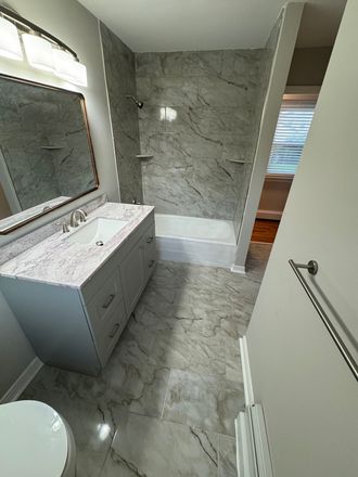 Bathroom - Montrose Large 1 Bedroom
