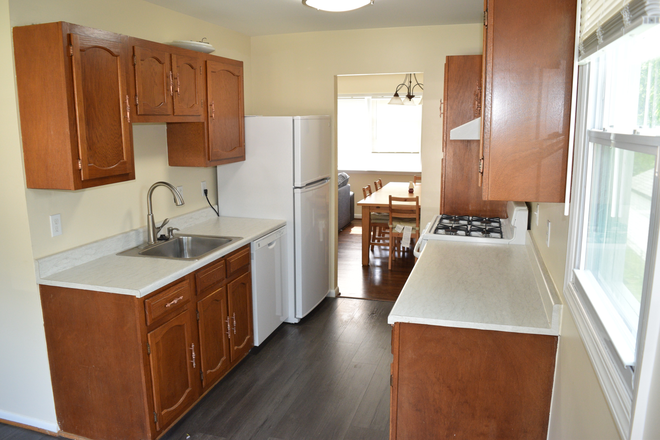 kitchen - Gorgeous rooms available in College Park close to UMD campus!! House