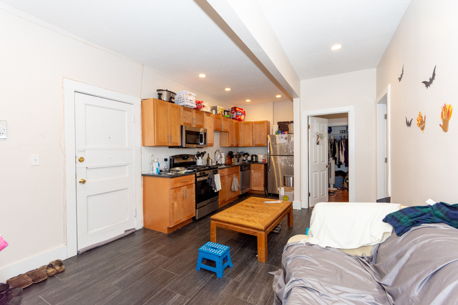 Kitchen - Awesome 4 bed on Brighton Ave available 9/1/2026 Apartments