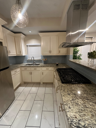 Kitchen - Furnished House Close to Campus