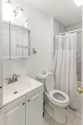 Bathroom - Spacious furnished bedroom close to campus (Winter sublet 23/12/25 - 23/1/26 flexible dates) House