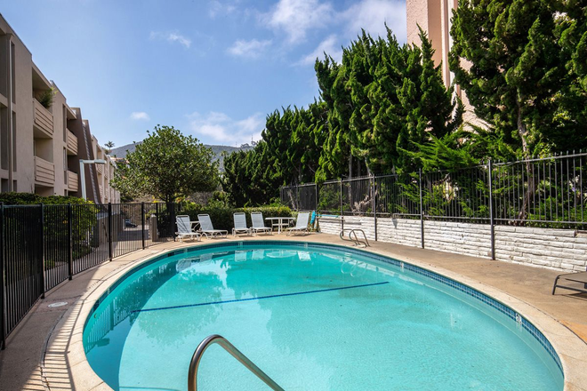 Pool - La Jolla Shores Condo close to UCSD and the Beach