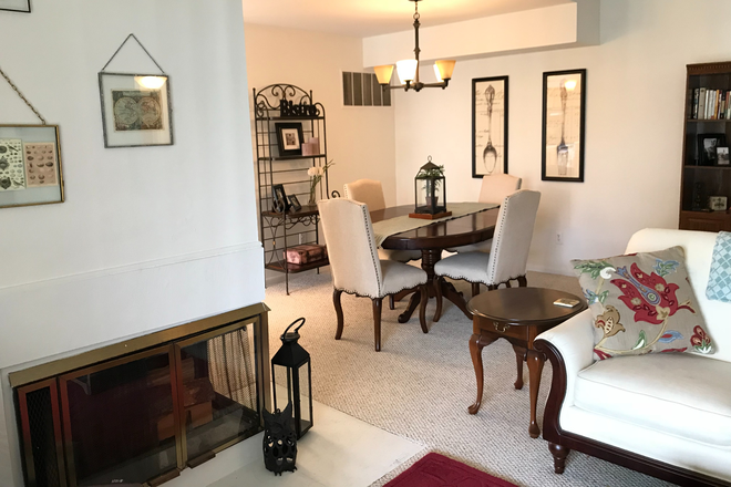 Bright sunny open floor layout with dining / living area - Bright, Pristine 2 BR / 2 BA Penthouse Condo in Canal Pointe - 5 Min Drive to Campus!