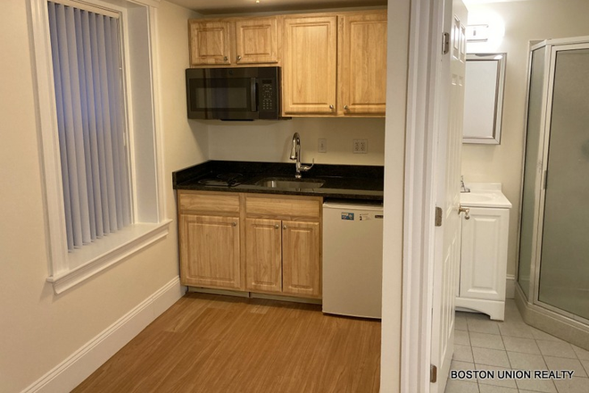 Call/text 602-317-9877 for a showing. - 9-1-26 / Renovated Studio / Granite + Stainless Kitchen / Walk-In Shower / New HWF / Look at Pics!!