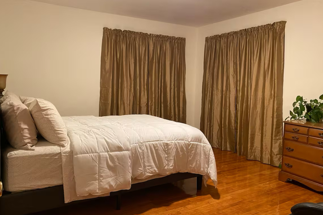 Bedroom - South Burlington near UVM House