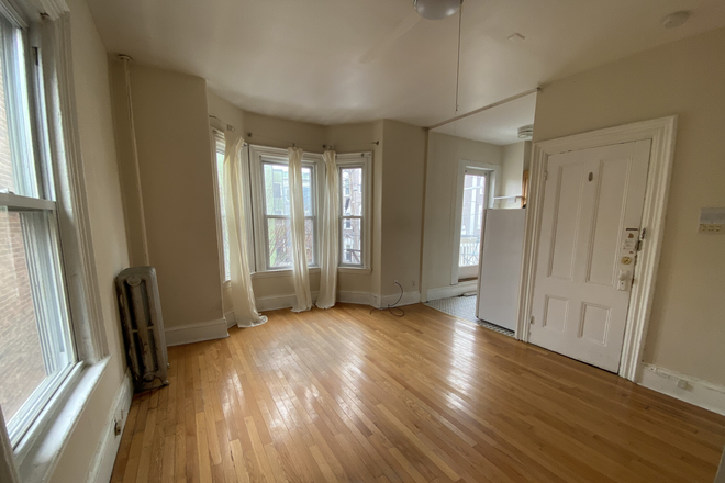 BEDROOM-LIVINGROOM - CAMBRIDGE STUDIO HANCOCK ST **AUGUST 1ST** NO FEE** BALCONY Condo