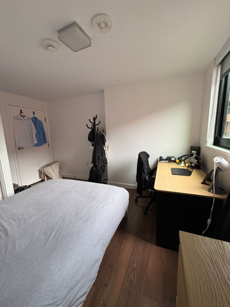 Bedroom 3 - Fully furnished 3 Bed 1 Bathroom on HBS Campus Apartments