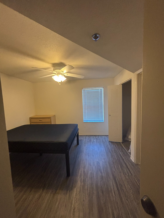 Bedroom - Mercury 3100 private bathroom and bedroom Apartments