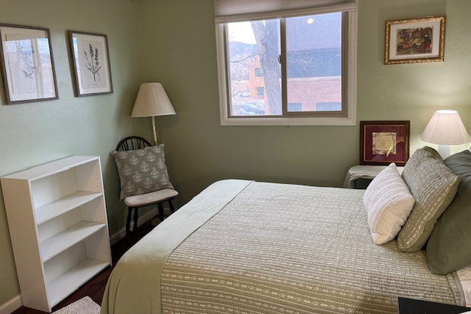 Bedroom - Charming bedroom in 2b/2ba Townhouse