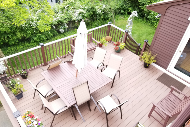 Deck - Fall Rental (August 15- January 15) House