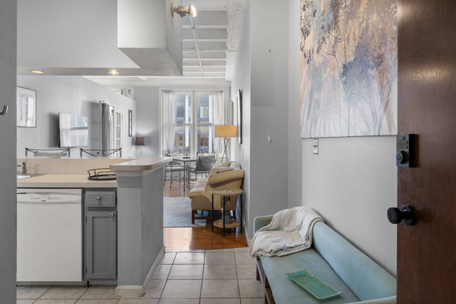 Entrance - GSU Central- Charming 1BR/1BA (Fully Furnished) Condo