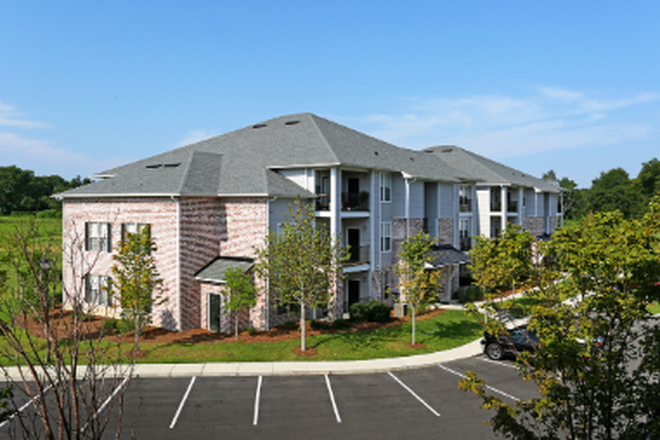 Exterior View - Arbor Landing at Lake Jackson Apartments