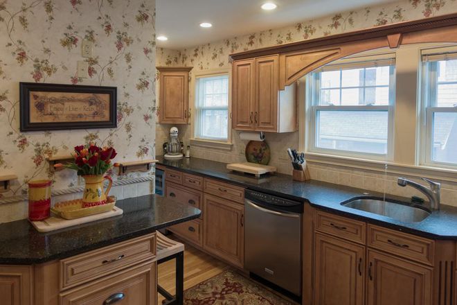 Kitchen - Furnished 2 bedroom one bath apartment. Superb access to public transportation.