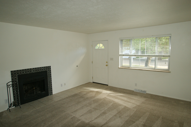 1067 Sycamore - 1067 Sycamore Ave. (3BR/ 2BA) Duplex