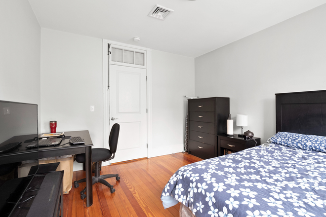 Bedroom - Private Well Lit Room Close to Campus Furnished (Sublet) Apartments