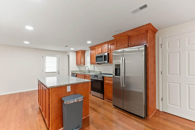 KITCHEN - House-sharing Opportunity in Mount Pleasant