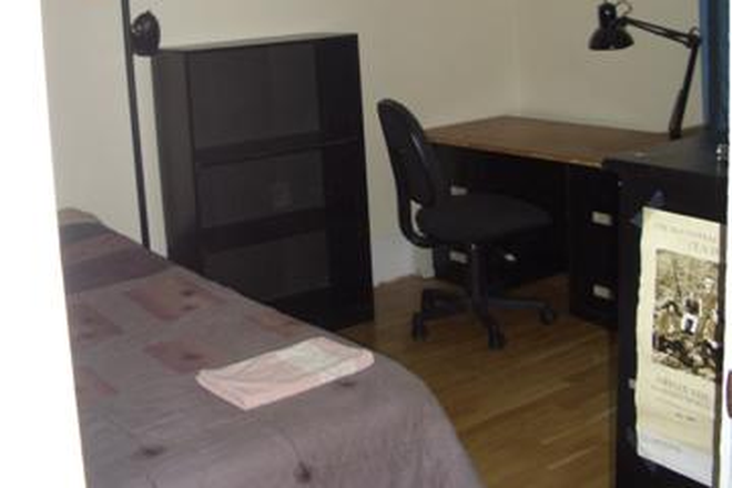 bedroom - Harvard/MIT/MGH/Longwood MEN+WOMEN post-doc/grad student building. Apartments