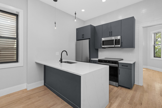 Call NOW for showings! 617-236-8550 - SUMNER ST - LUXE TOP FLOOR 3BR W/ 2 MAIN BATHS, W/D IN UNIT, A/C, DW FOR *9/1/2026* NEAR MAVERICK SQ