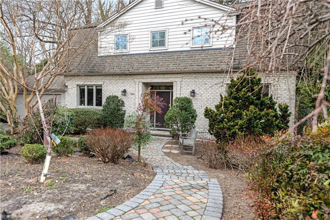 304 Indian Springs - Fully Furnished 2 Bedroom Basement Apartment with Separate Entrance
