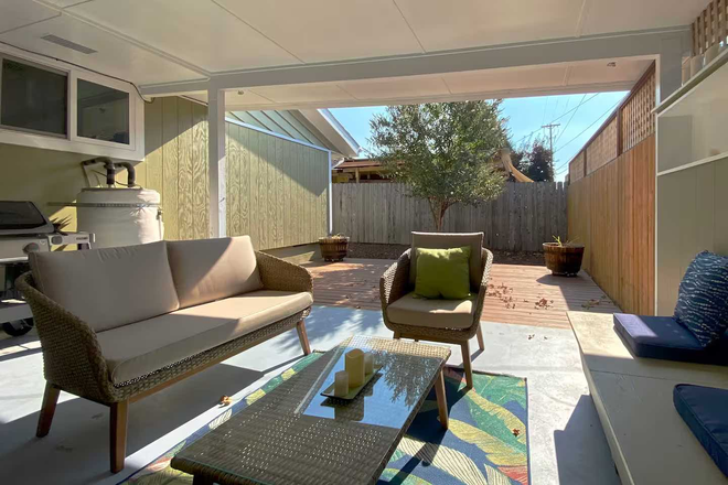 patio - not shown, gas grill included - All you need to comfortably enjoy Eugene and the UofO House