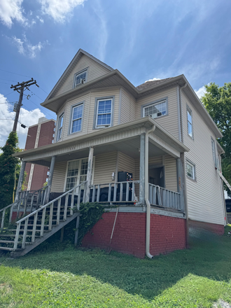 Front - 3 level home 5 minute walk to UTK campus