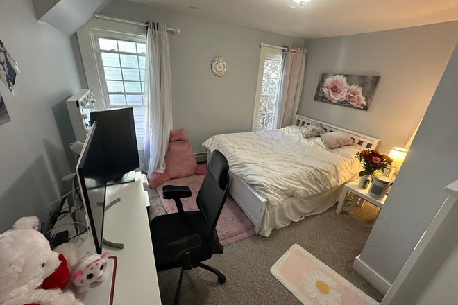 bedroom - Fully Furnished Private Room for Female UConn Student | Aug–Dec 2026 | $925 - Flexible date Apartments