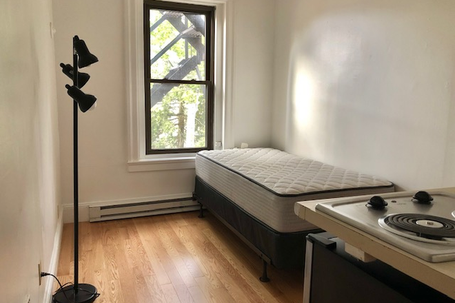 Visit hubrealtyproperties.com - Bright studio, in a great location on the green line T