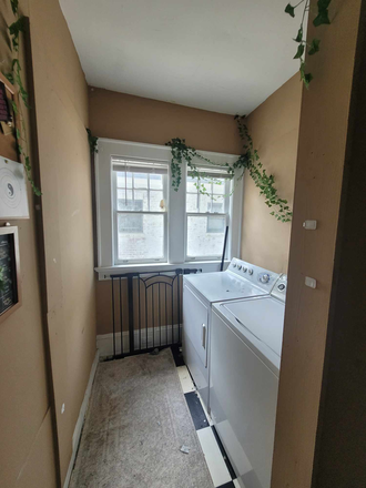 Laundry room - Buckhead Apartment, sublease