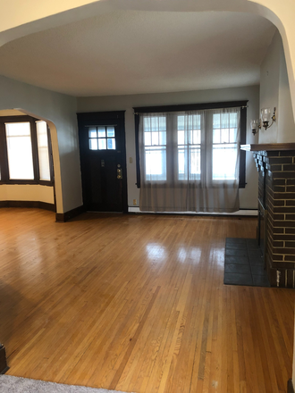 - - Beautiful Home Close to Hamline - Mac Groveland - Spacious 6 Bedrooms