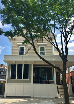 183 Angell - 2 Bedr/1Bath - above Chipotle on 3rd floor! Apartments