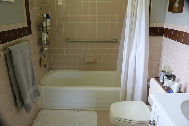 Bathroom - 2BR cottage-Washington Ave-Franklin Township House