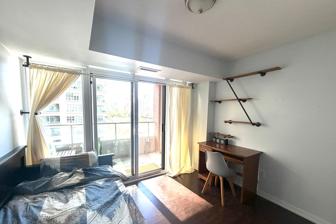 Private bedroom - Ultimate Convenience in Shared Condo in Liberty Village (Females Only)