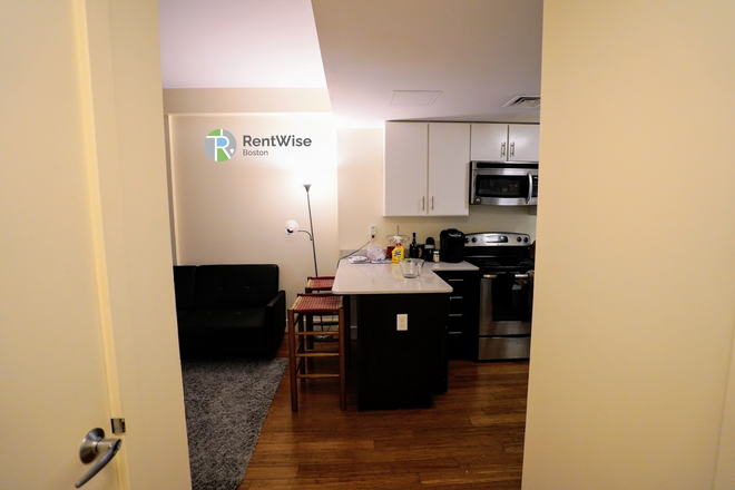1 - SEPT 2025-Gorgeous Downtown 2 bed! Pet Friendly. NO FEE! Apartments