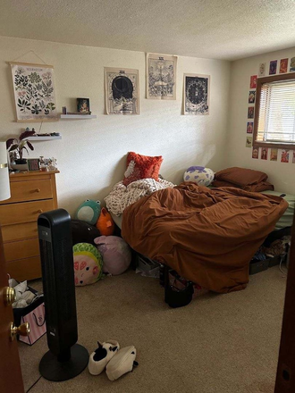 available bedroom, unfurnished - House close to music building