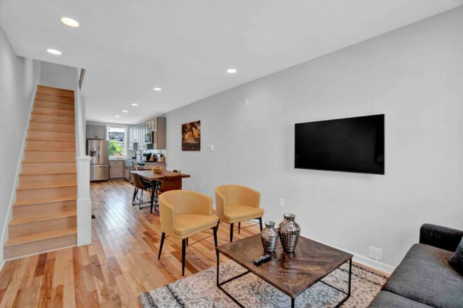 Opposite view - Walk to Hopkins - Room for rent with private bathroom Townhome