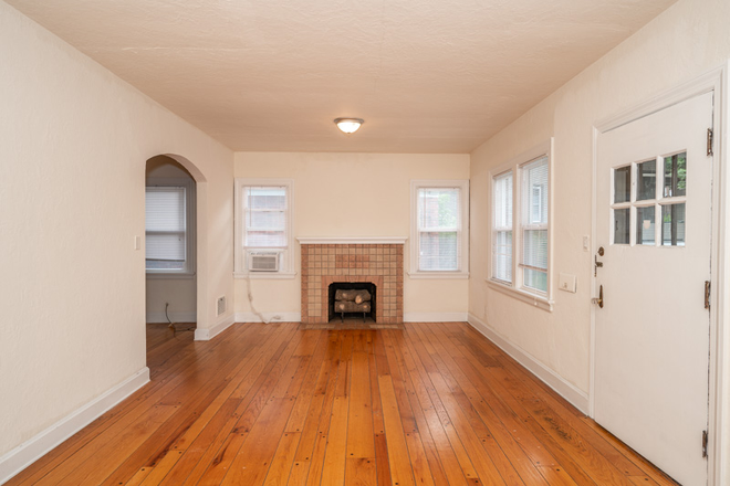 Living Space - 120 Detzel House