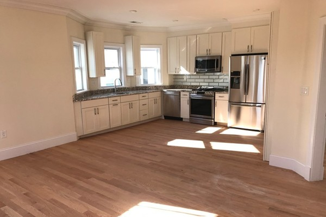 Open space from living to kitchen - Condo,4beds 3 baths, 2+ Parking, Inman, Union, Central, 2 minutes to a Park