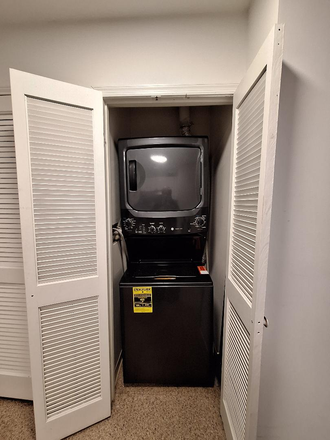 Laundry - South Campus Commons Building 2 Lease Transfer, On Campus Apartment