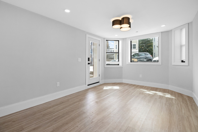 Call NOW for showings! 617-236-8600 - SUMNER ST - JEFFRIES POINT 3BR NEAR MBTA BLUE LINE, MAVERICK FOR *9/1/2026* W/ 2 BATH, W/D IN UNIT! Apartments