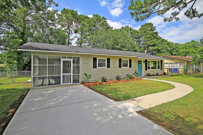 Front Exterior - 3 Bedroom West Ashley House -- 10 minutes from downtown