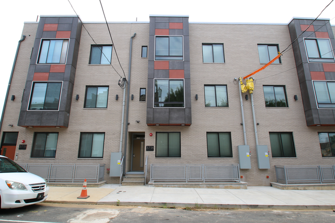 building facade - 3-bed, 3-bath apartment 12-min walk to Drexel, Available 8/1/2025