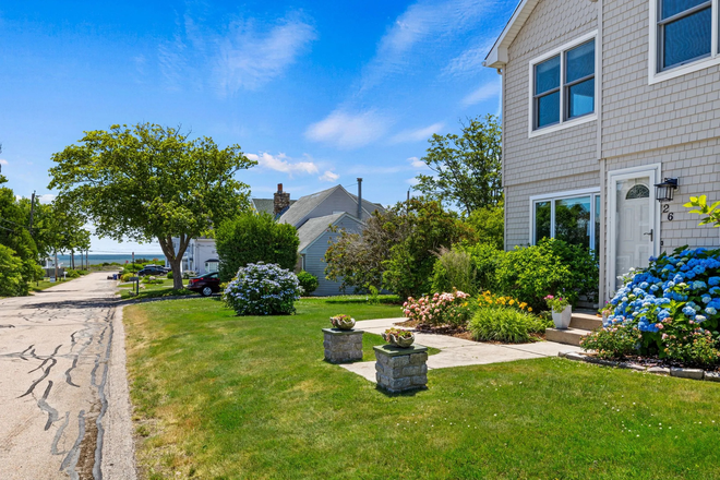 Walk to the Beach! - 4 Bedrooms- Walk to the beach- 20 mins to Campus House