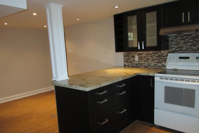 Kitchen - 1 Bedroom Near Dufferin Subway Station Triplex