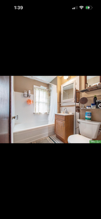 bathroom - Huge 3 bed 1 bath apartment