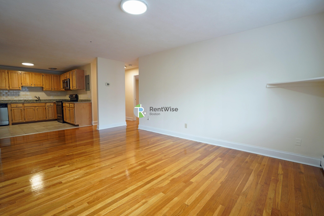 1 - Sep 1 Gorgeous Studio & 2 bed on Babcock St. H/Hw inc. Pets OK NO FEE Apartments